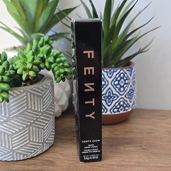 Fenty - Fenty Icon Velvet Liquid Lipstick in The MVP​​ - Picture 2 of 16